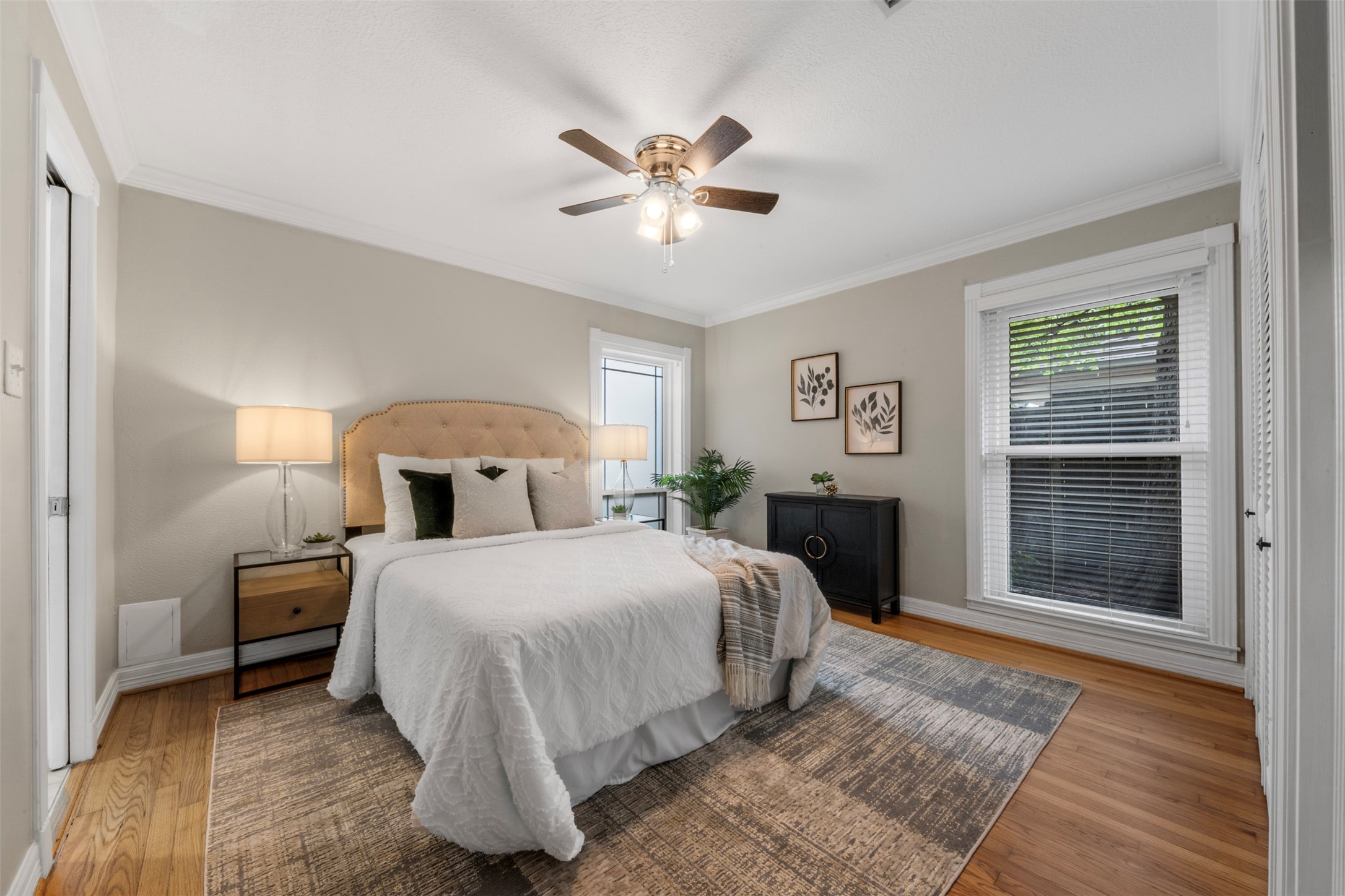 4307 Spellman Road Houston, TX 77035 - Photo 22 of 31 Your primary retreat is cozy, charming, and the perfect size.
