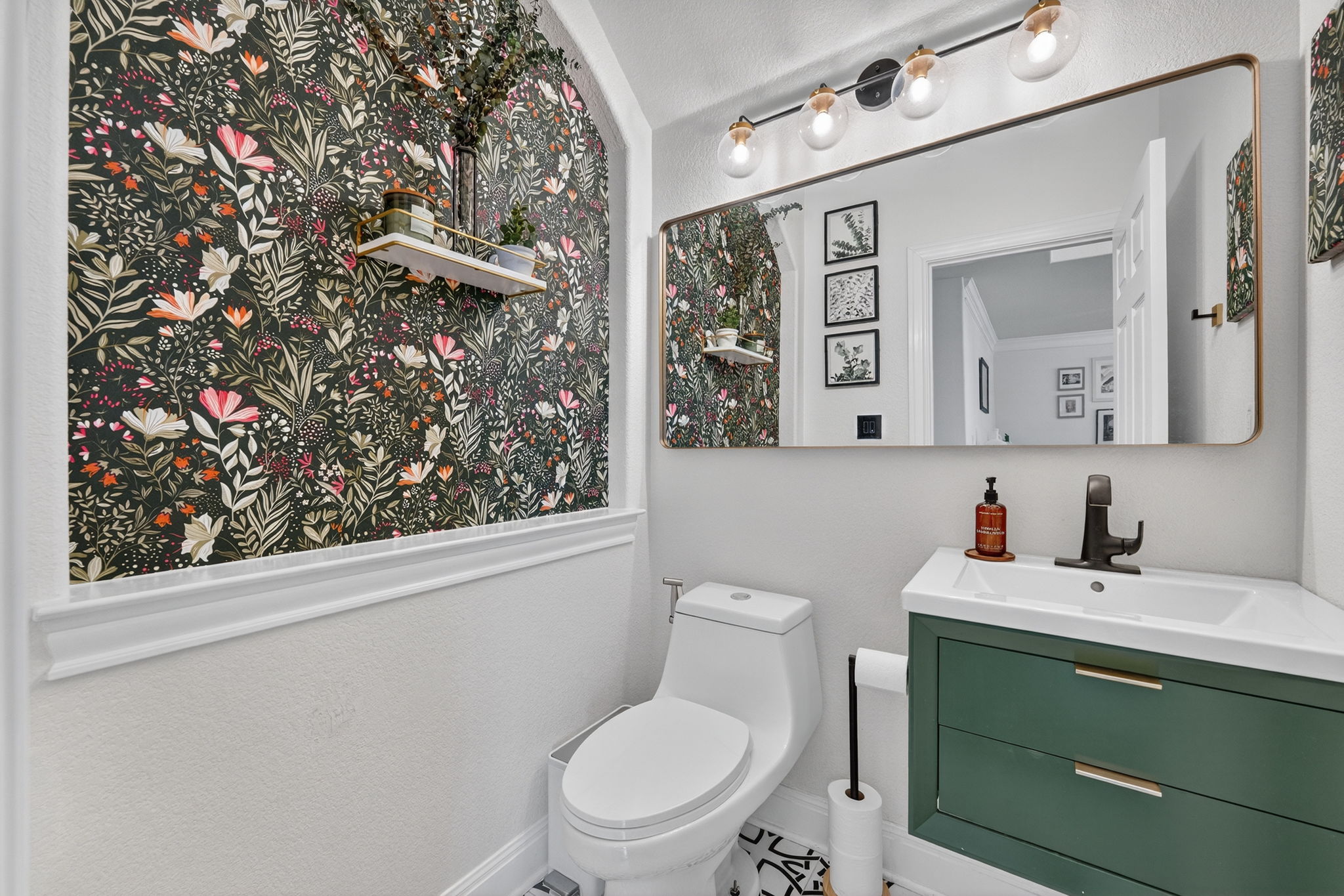 117 Lakota Pass Austin, TX 78738 - Photo 4 of 18 Conveniently located downstairs powder room, perfect for guests.