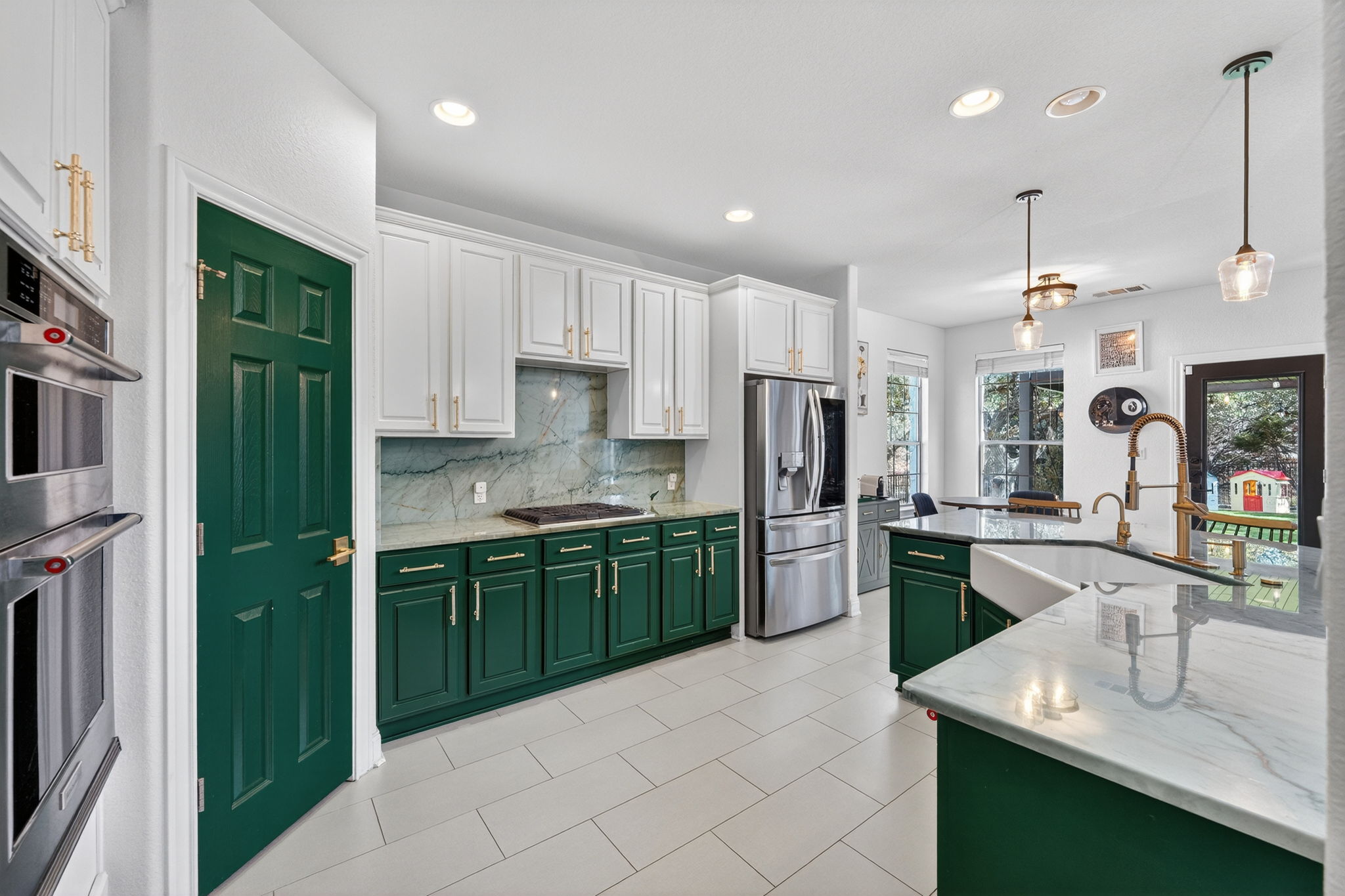 117 Lakota Pass Austin, TX 78738 - Photo 6 of 18 A completely updated kitchen featuring a gas range and a stunning quartzite slab imported from Brazil.