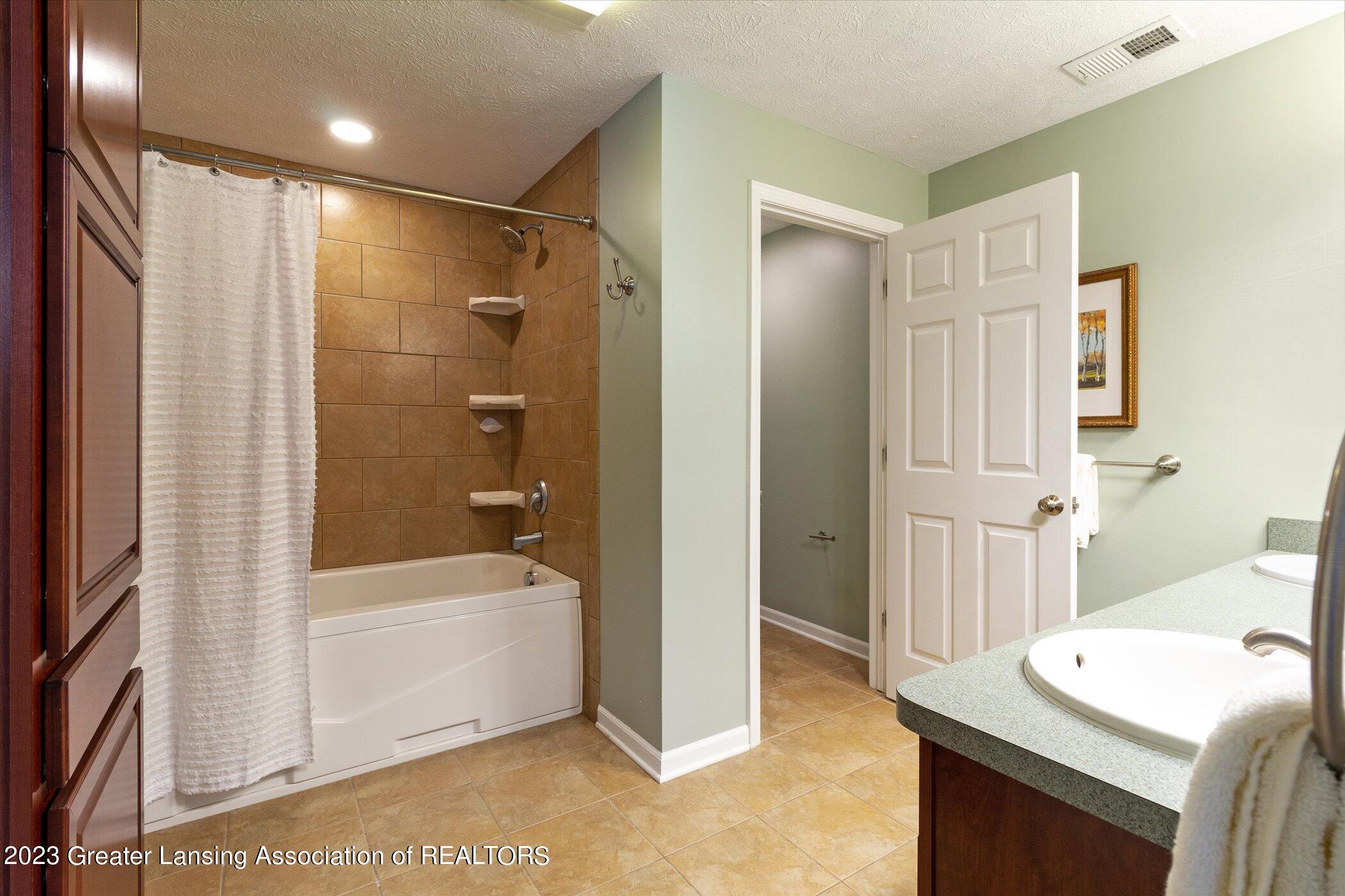 7866 East Greenfield Road Lansing, MI 48917 - Photo 19 of 50 Primary Bath