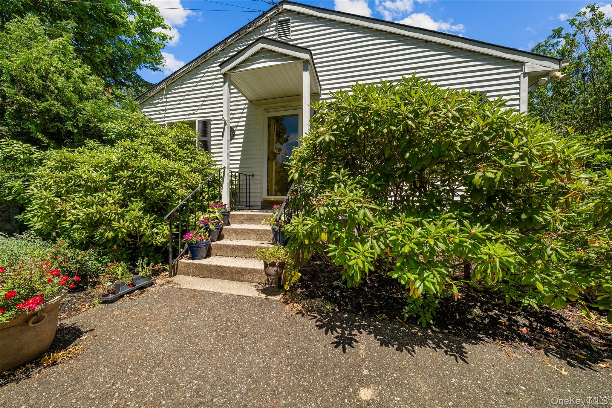 47 Floral Road Rocky Point, NY 11778 - Photo 2 of 24