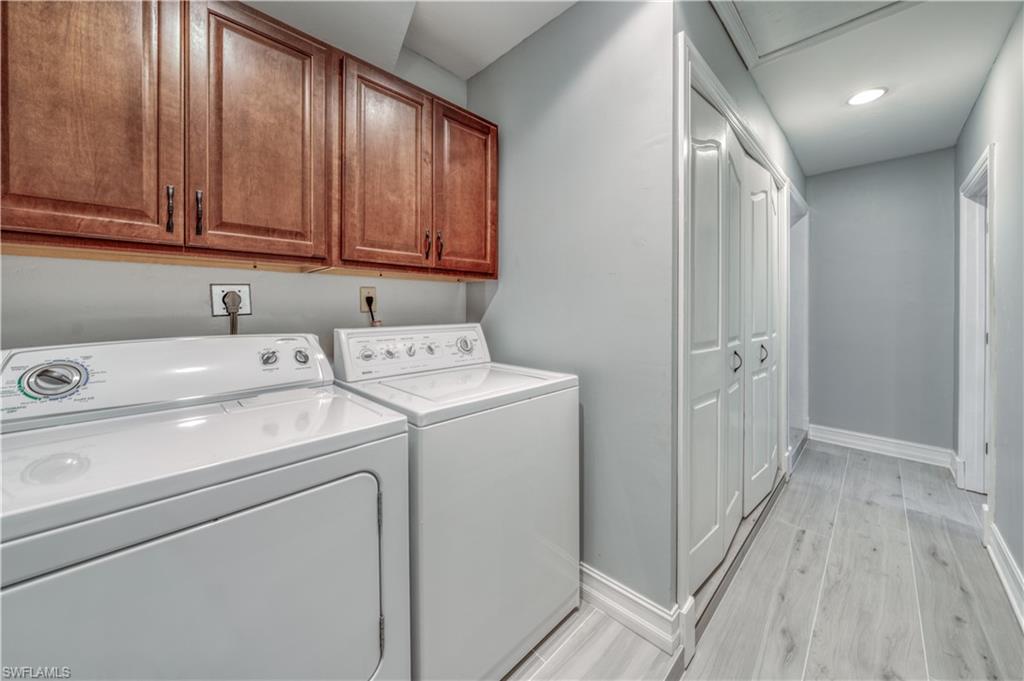 310 27th Street Southwest Naples, FL 34117 - Photo 16 of 22 Laundry