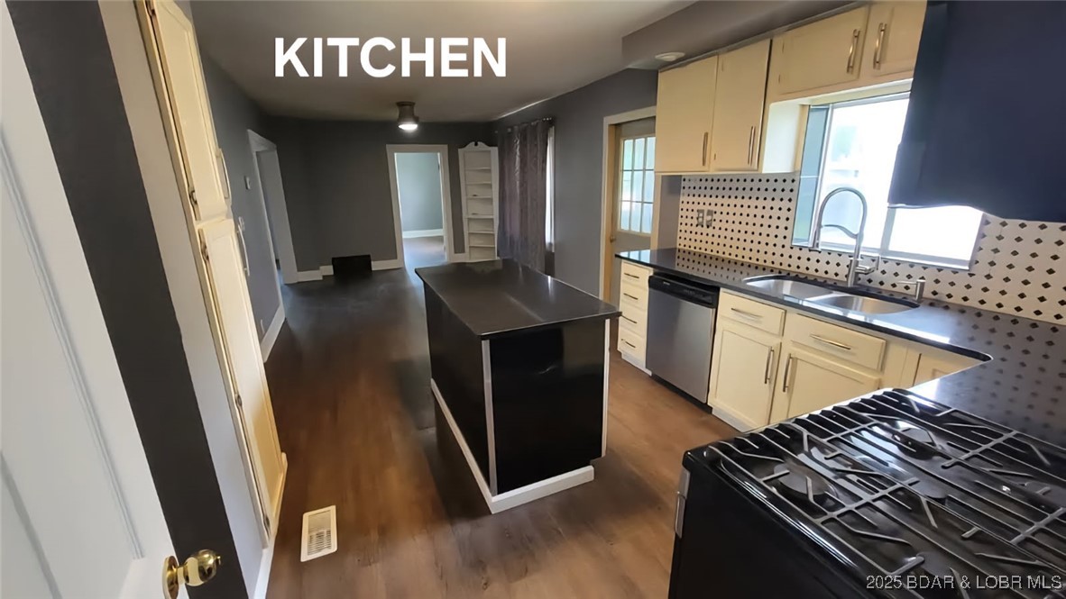 501 South Oak Street Versailles, MO 65084 - Photo 11 of 52