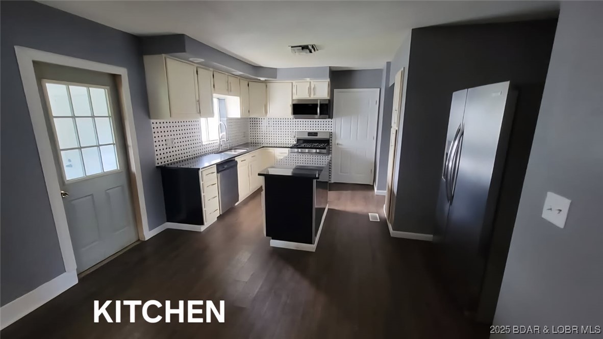 501 South Oak Street Versailles, MO 65084 - Photo 16 of 52