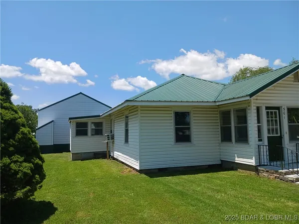 $286,000 | 501 South Oak Street, Versailles, MO 65084