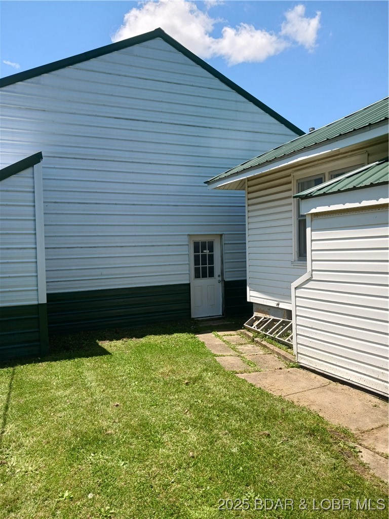 501 South Oak Street Versailles, MO 65084 - Photo 3 of 52