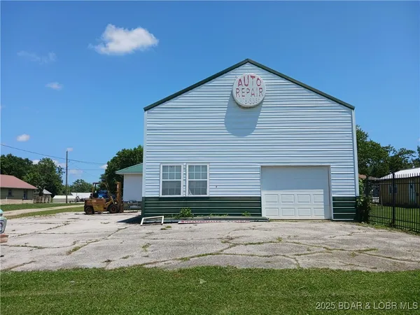 $286,000 | 501 South Oak Street, Versailles, MO 65084