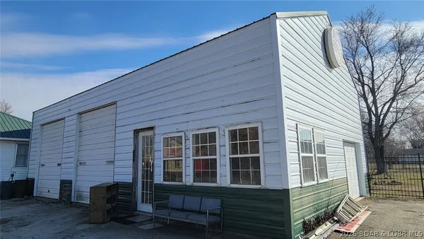 $286,000 | 501 South Oak Street, Versailles, MO 65084