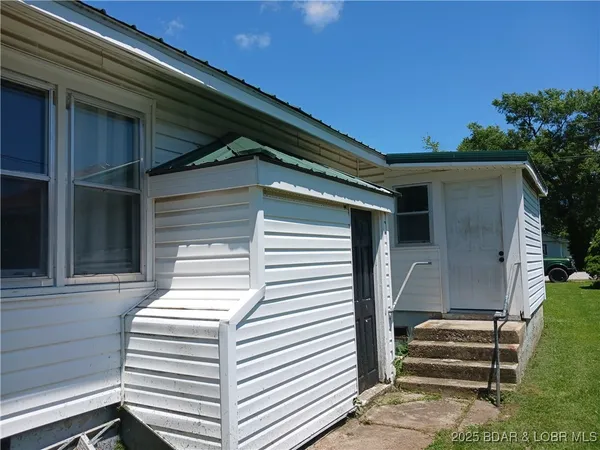 $286,000 | 501 South Oak Street, Versailles, MO 65084