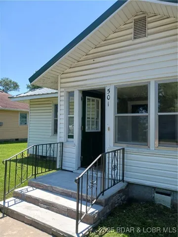 $292,500 | 501 South Oak Street, Versailles, MO 65084
