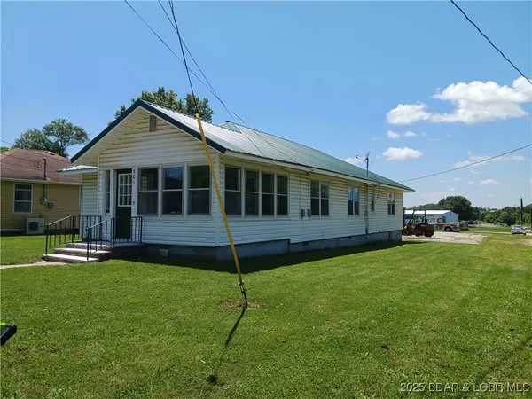 $286,000 | 501 South Oak Street, Versailles, MO 65084