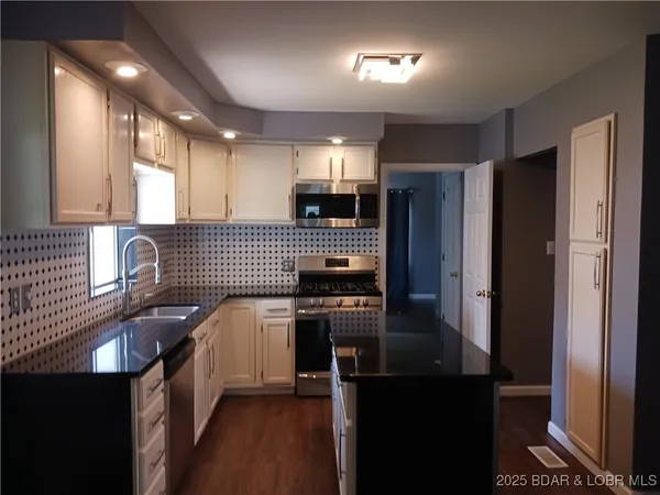 $286,000 | 501 South Oak Street, Versailles, MO 65084