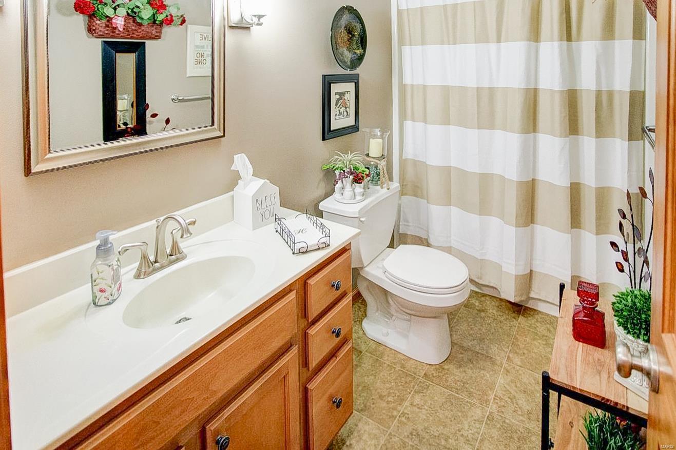 5002 Castlegate Lane Godfrey, IL 62035 - Photo 13 of 32 Gallery Image 13