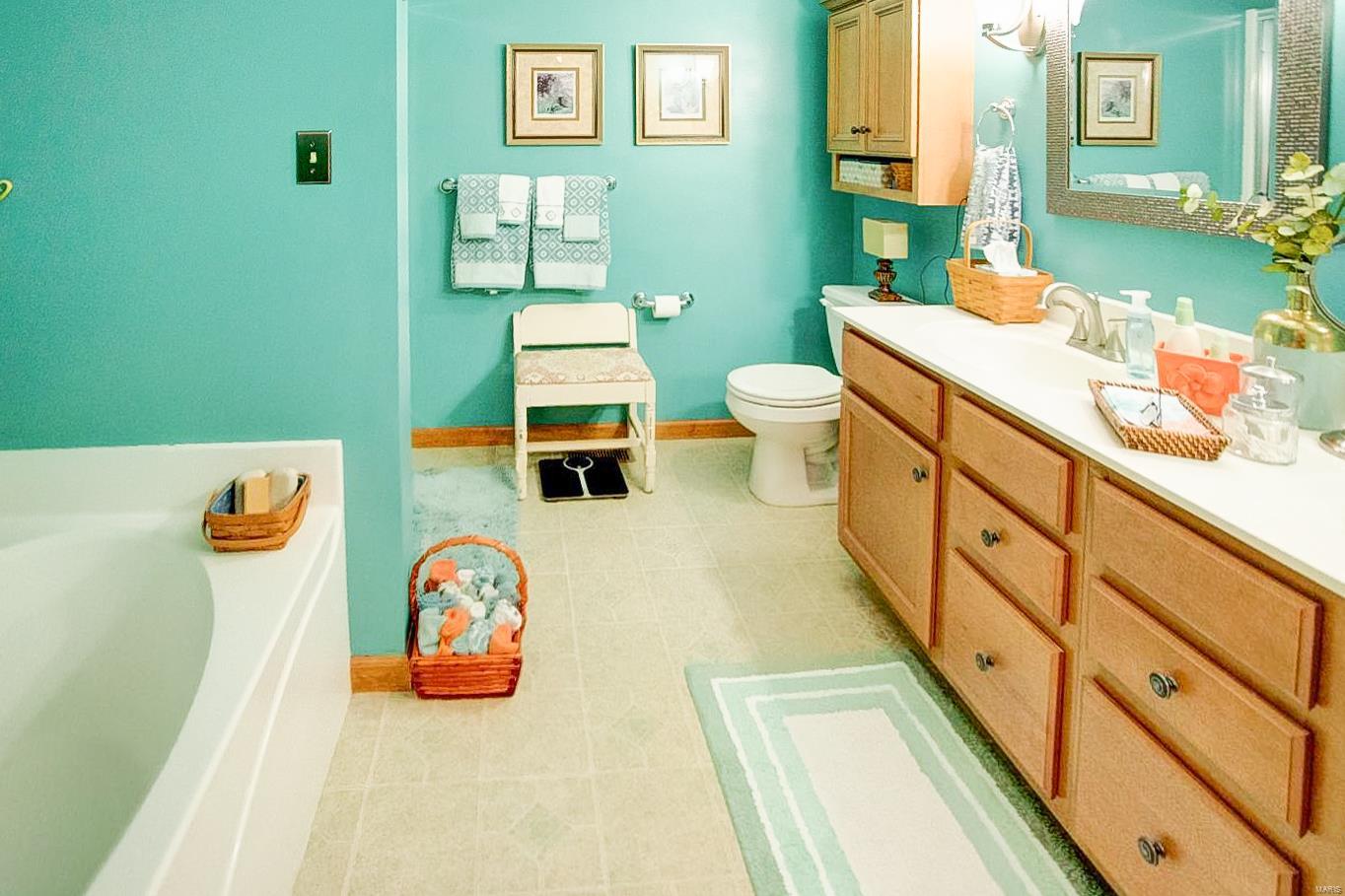 5002 Castlegate Lane Godfrey, IL 62035 - Photo 17 of 32 Gallery Image 17