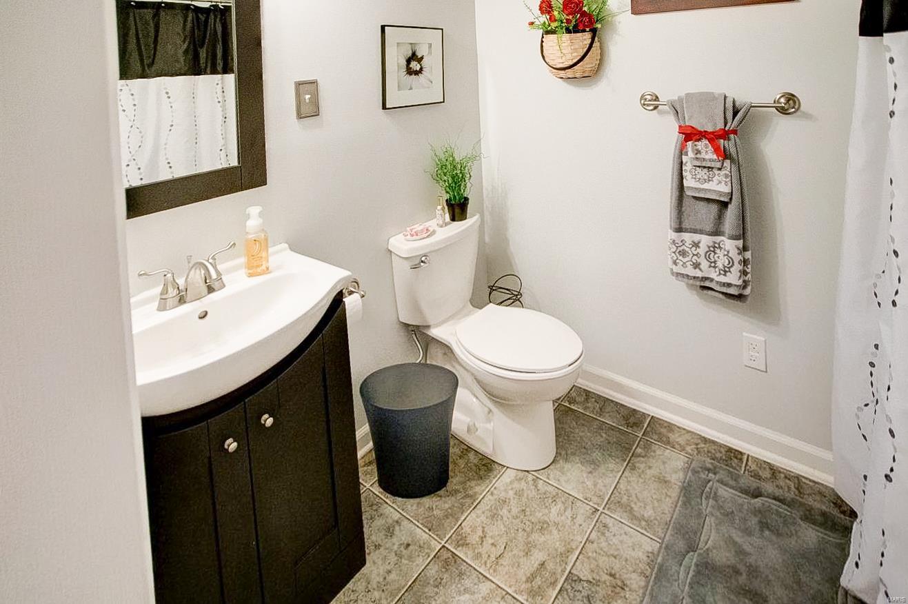 5002 Castlegate Lane Godfrey, IL 62035 - Photo 26 of 32 Gallery Image 26