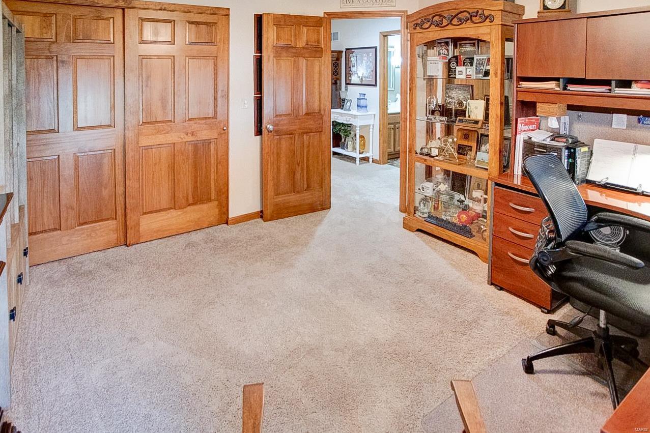 5002 Castlegate Lane Godfrey, IL 62035 - Photo 6 of 32 Gallery Image 6