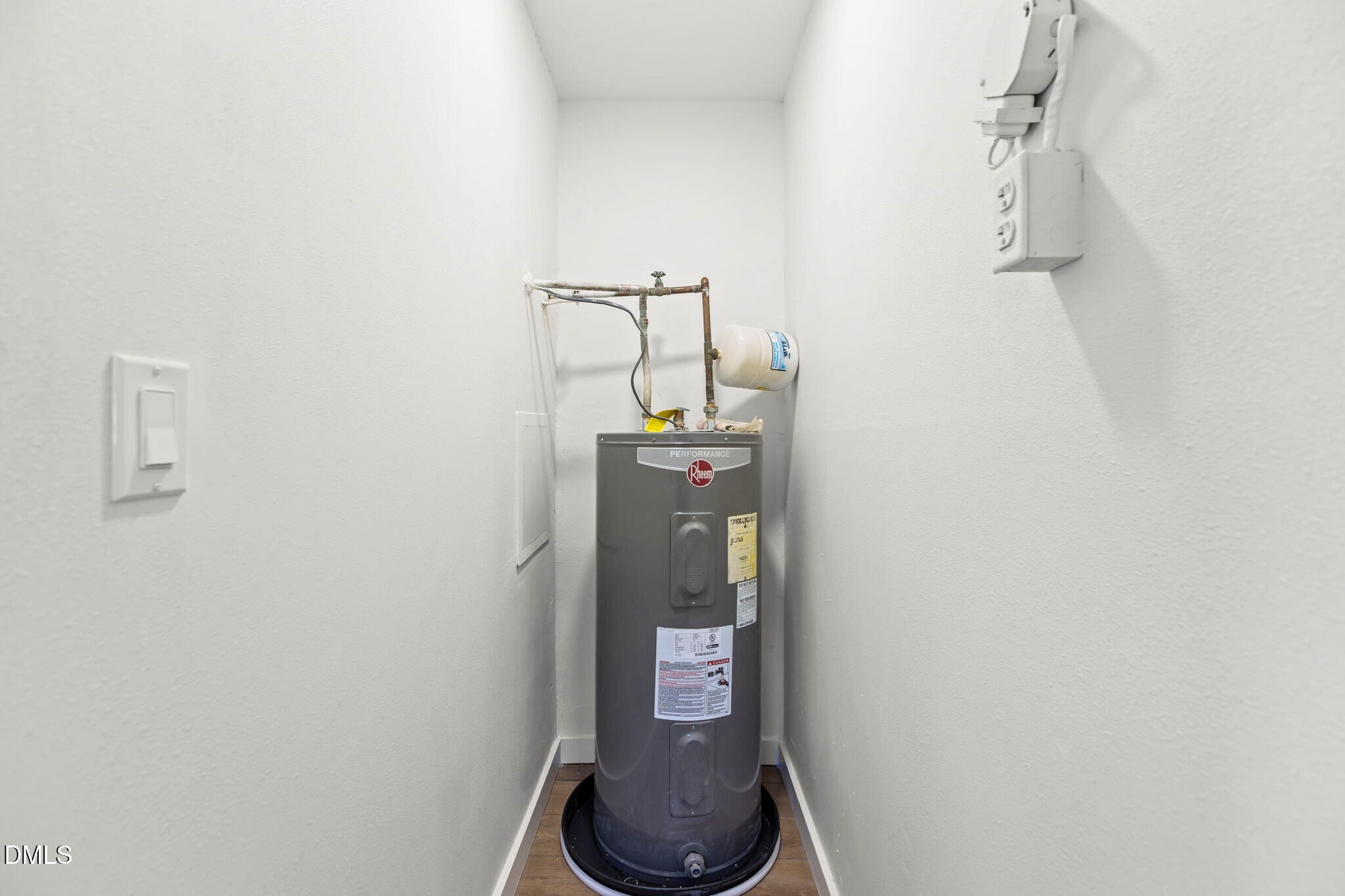 7313 Longstreet Drive Raleigh, NC 27615 - Photo 37 of 41 33