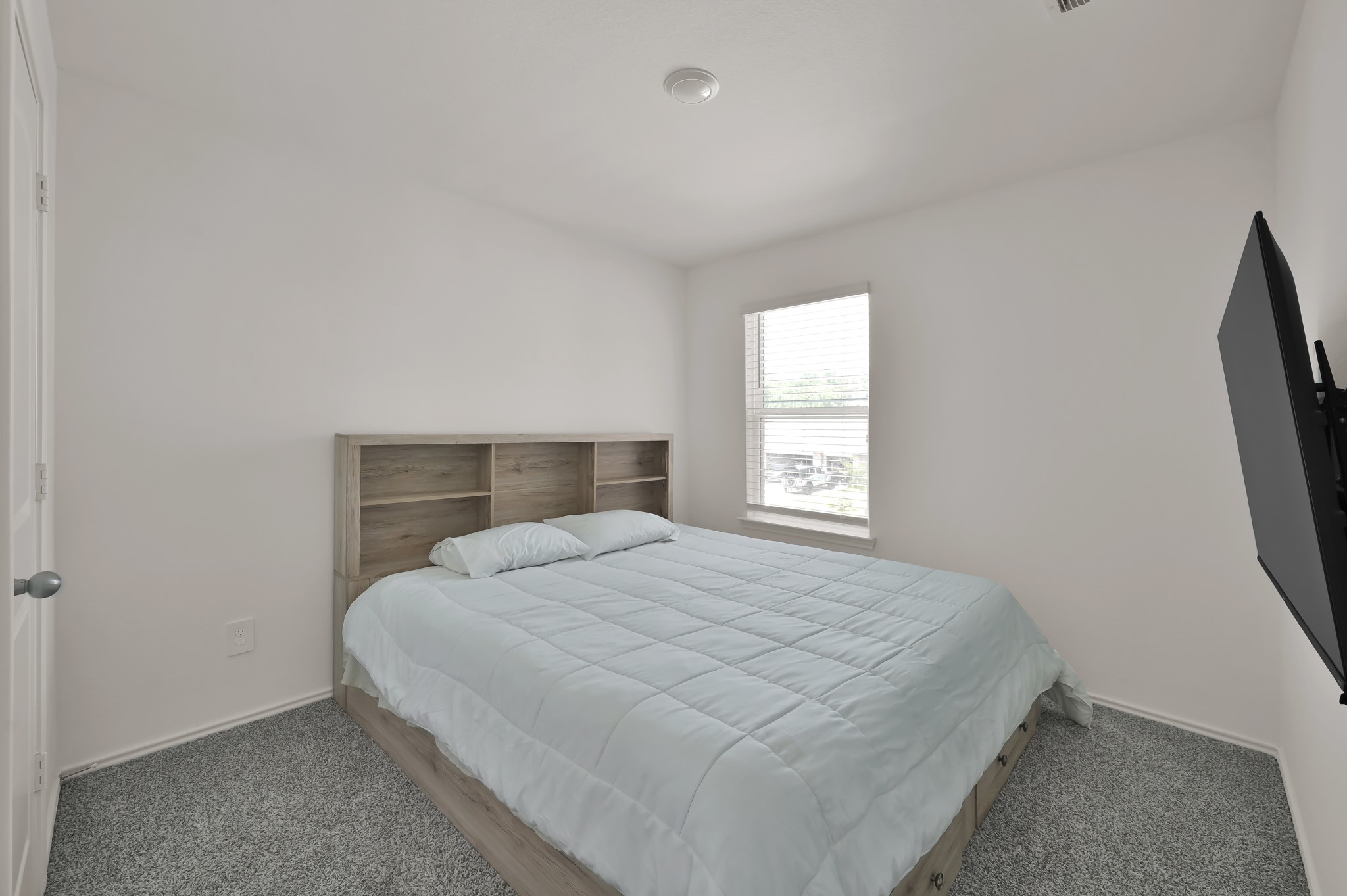 14212 Dream Road New Caney, TX 77357 - Photo 25 of 37 a bedroom with a bed and a window