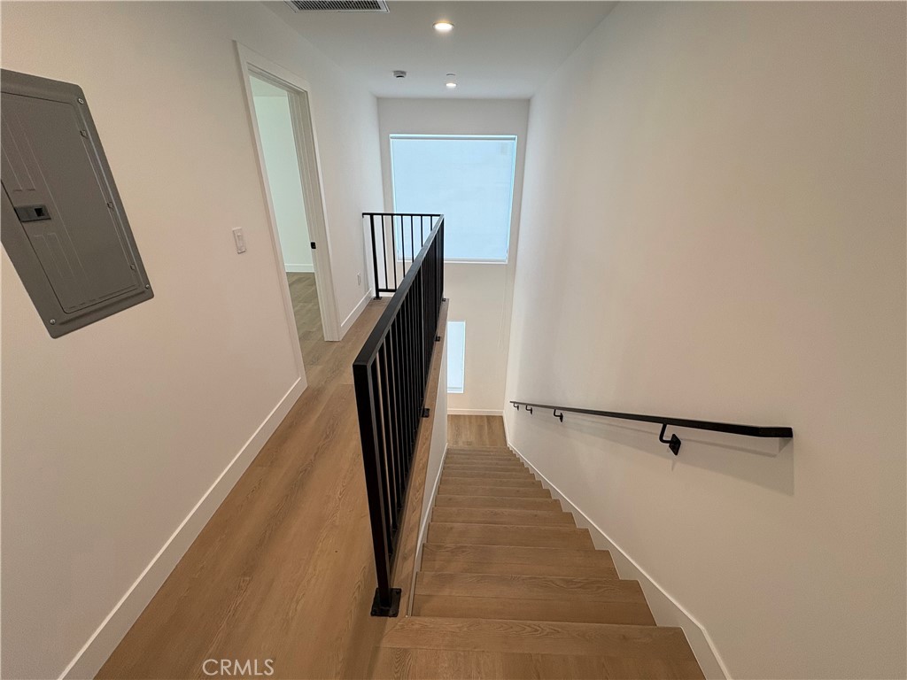 14165 Calvert Street Van Nuys, CA 91401 - Photo 16 of 21 a view of entryway