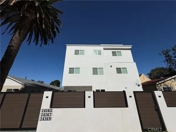 $3,900 | 14165 Calvert Street, Van Nuys, CA 91401