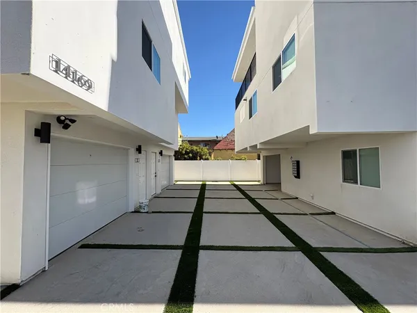 $3,900 | 14165 Calvert Street, Van Nuys, CA 91401