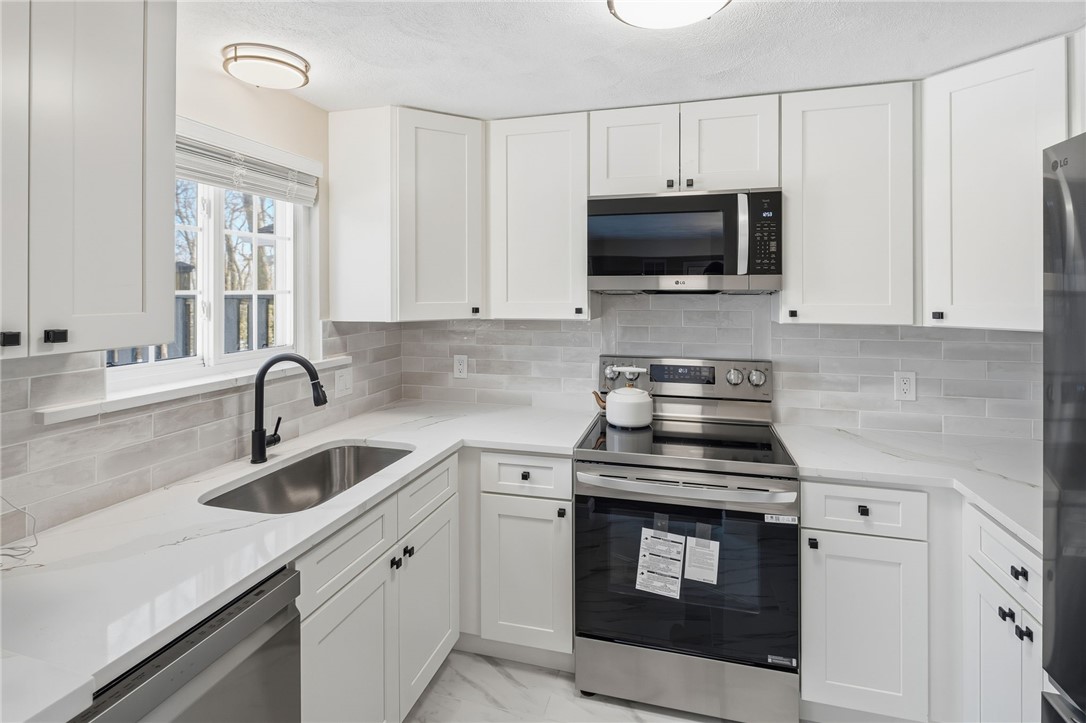 33 Eagle Run Warwick, RI 02818 - Photo 13 of 40 Gorgeous new kitchen cabinets, quarts counters, stainless appliances