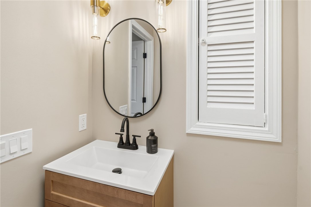 33 Eagle Run Warwick, RI 02818 - Photo 31 of 40 First level half bath