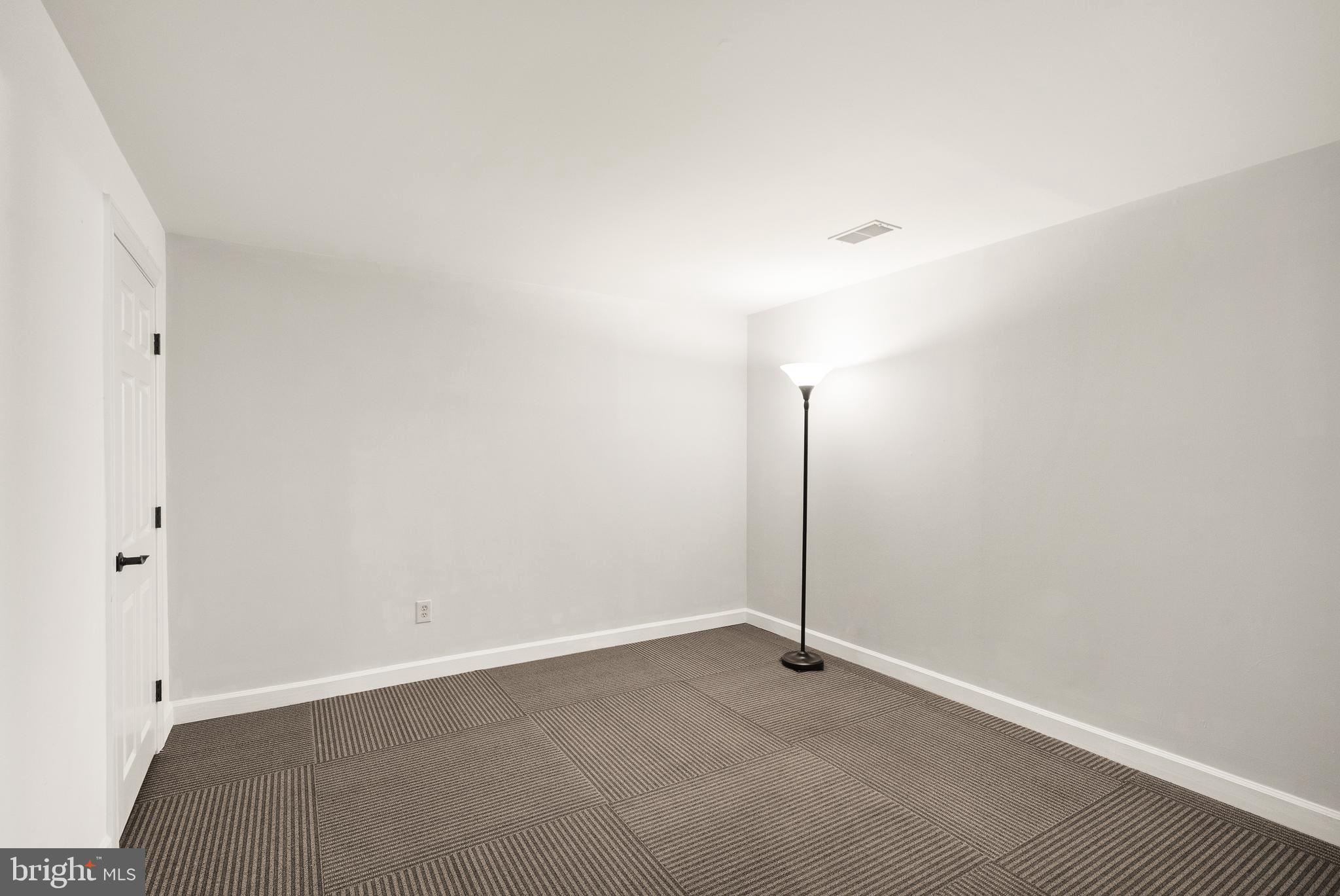3601 Ransom Place Alexandria, VA 22306 - Photo 50 of 60 an empty room with an entryway