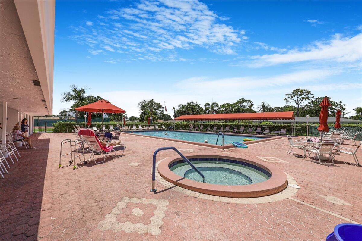 5178 Privet Place, Unit D Delray Beach, FL 33484 - Photo 39 of 41 a view of a chairs and tables in the patio
