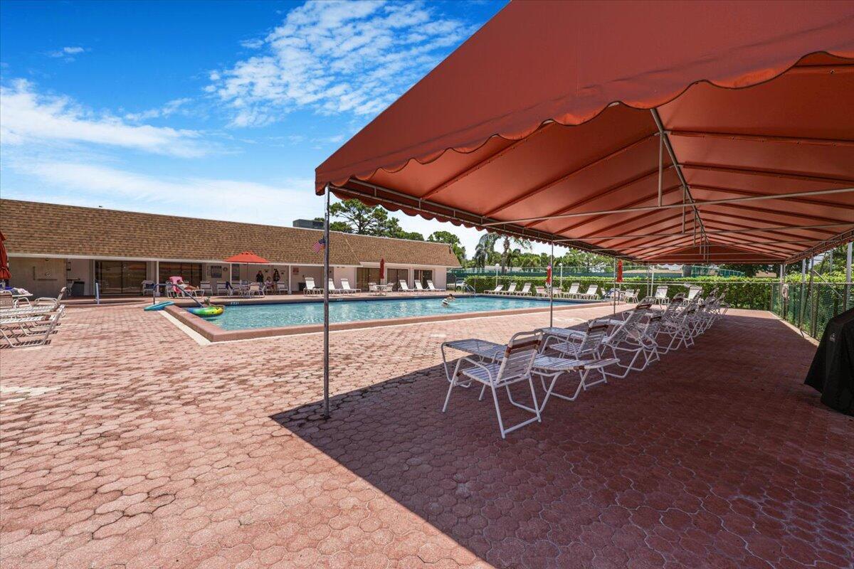 5178 Privet Place, Unit D Delray Beach, FL 33484 - Photo 40 of 41 a view of a backyard with sitting area