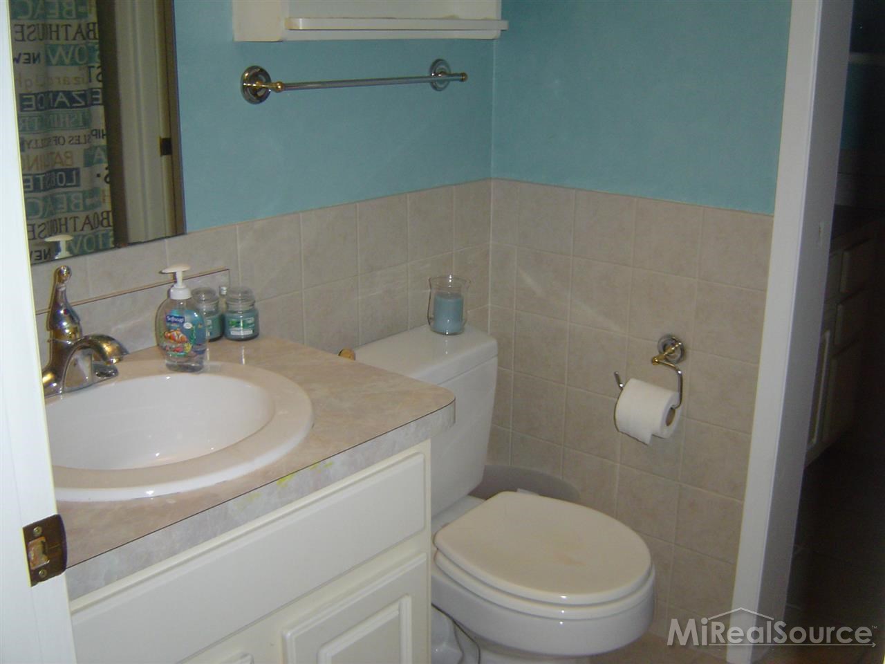 621 Oakbrook West, Unit 14 Rochester, MI 48307 - Photo 15 of 19 31228741-14.JPG