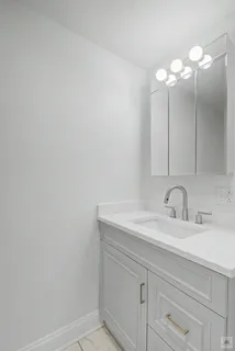 $150,000 | 727 South Maple Avenue, Unit 302, Oak Park, IL 60304
