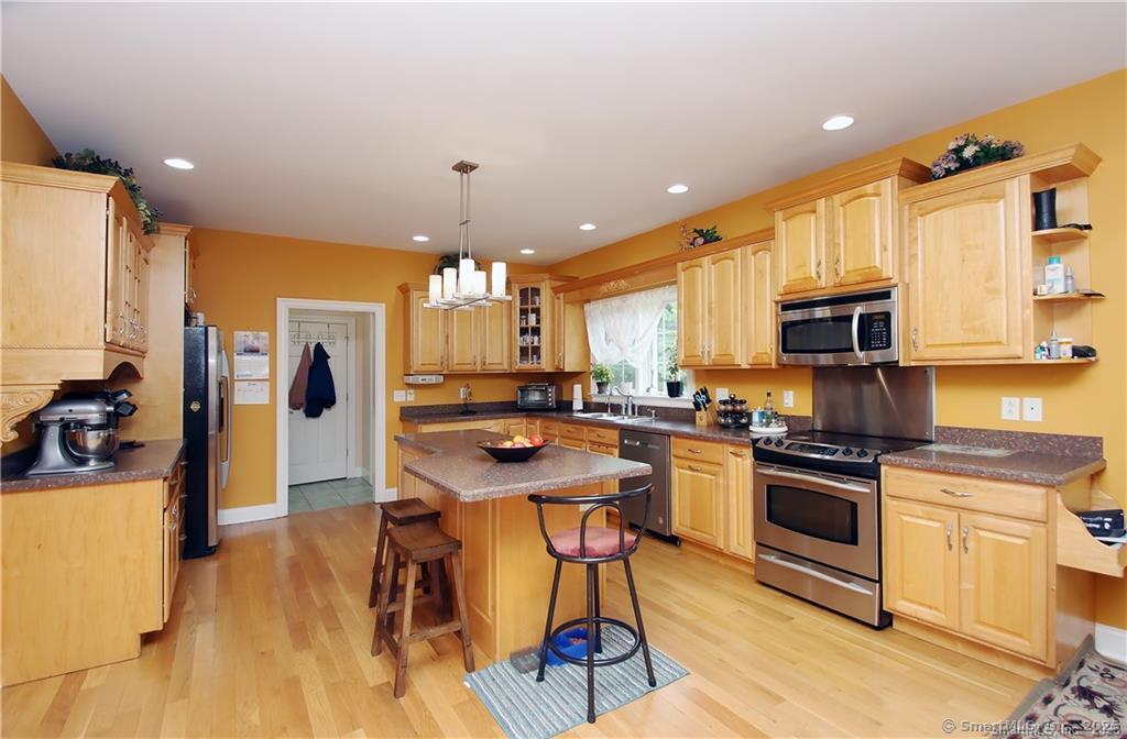 109 Davis Road Seymour, CT 06483 - Photo 6 of 33