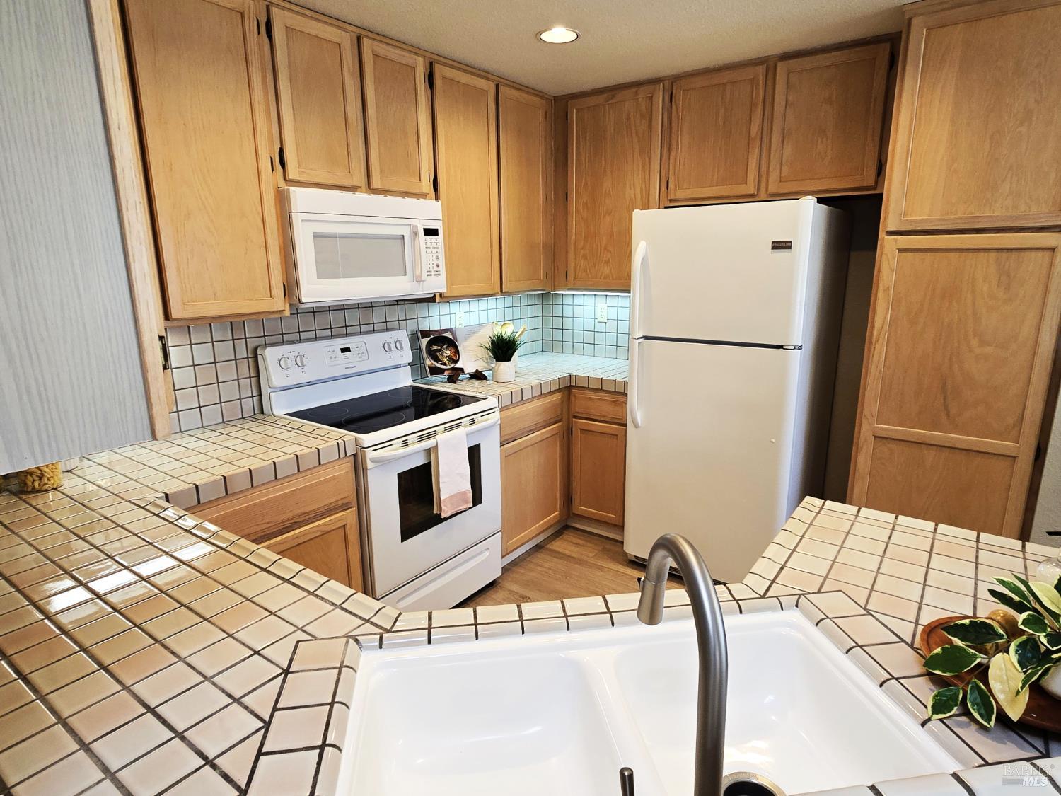 511 Timbercove Street, Unit 8 Vallejo, CA 94591 - Photo 20 of 34 a kitchen with stainless steel appliances a refrigerator sink and cabinets