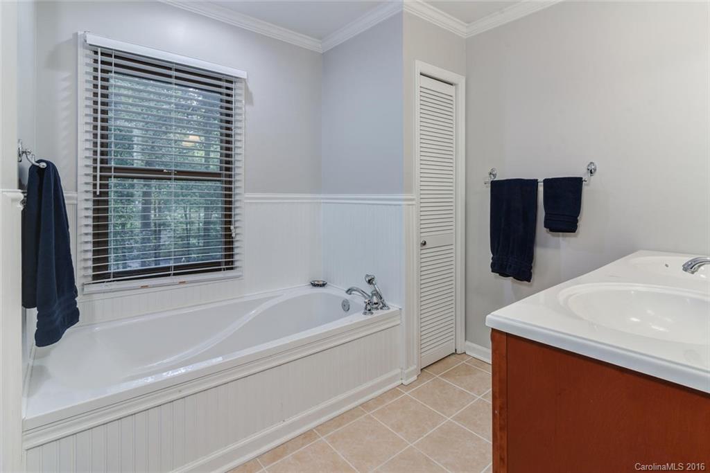 78 Lovers Loop Road Asheville, NC 28803 - Photo 9 of 24 Gallery Image 9