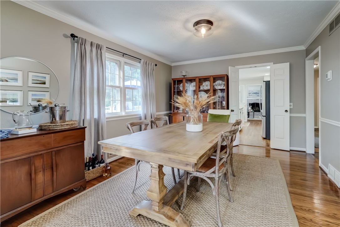 5 Hadley Drive Perinton, NY 14450 - Photo 9 of 50 View looking from the living room through the form