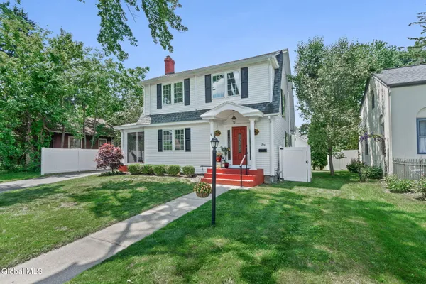 $479,900 | 6 Glenwood Street, Guilderland, NY 12203
