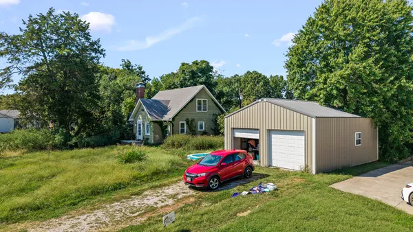 $186,900 | 1418 South Summit Drive, Holts Summit, MO 65043