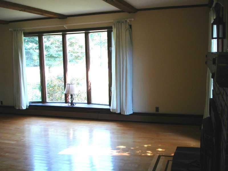 1295 Chase Road Bangor, ME 04401 - Photo 17 of 30 Living Room.