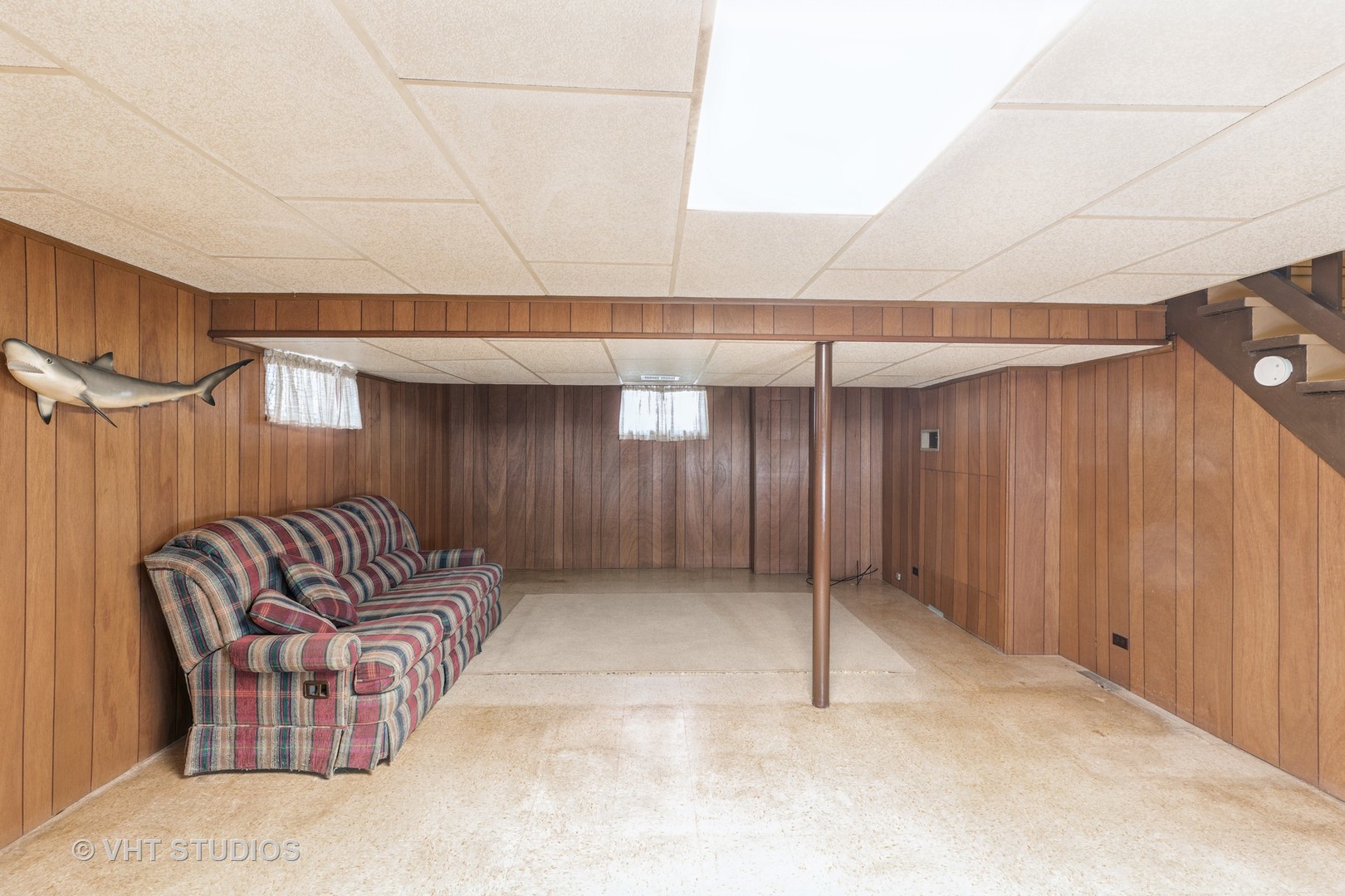 1132 Hickory Road Homewood, IL 60430 - Photo 12 of 20 a view of a hallway with couch