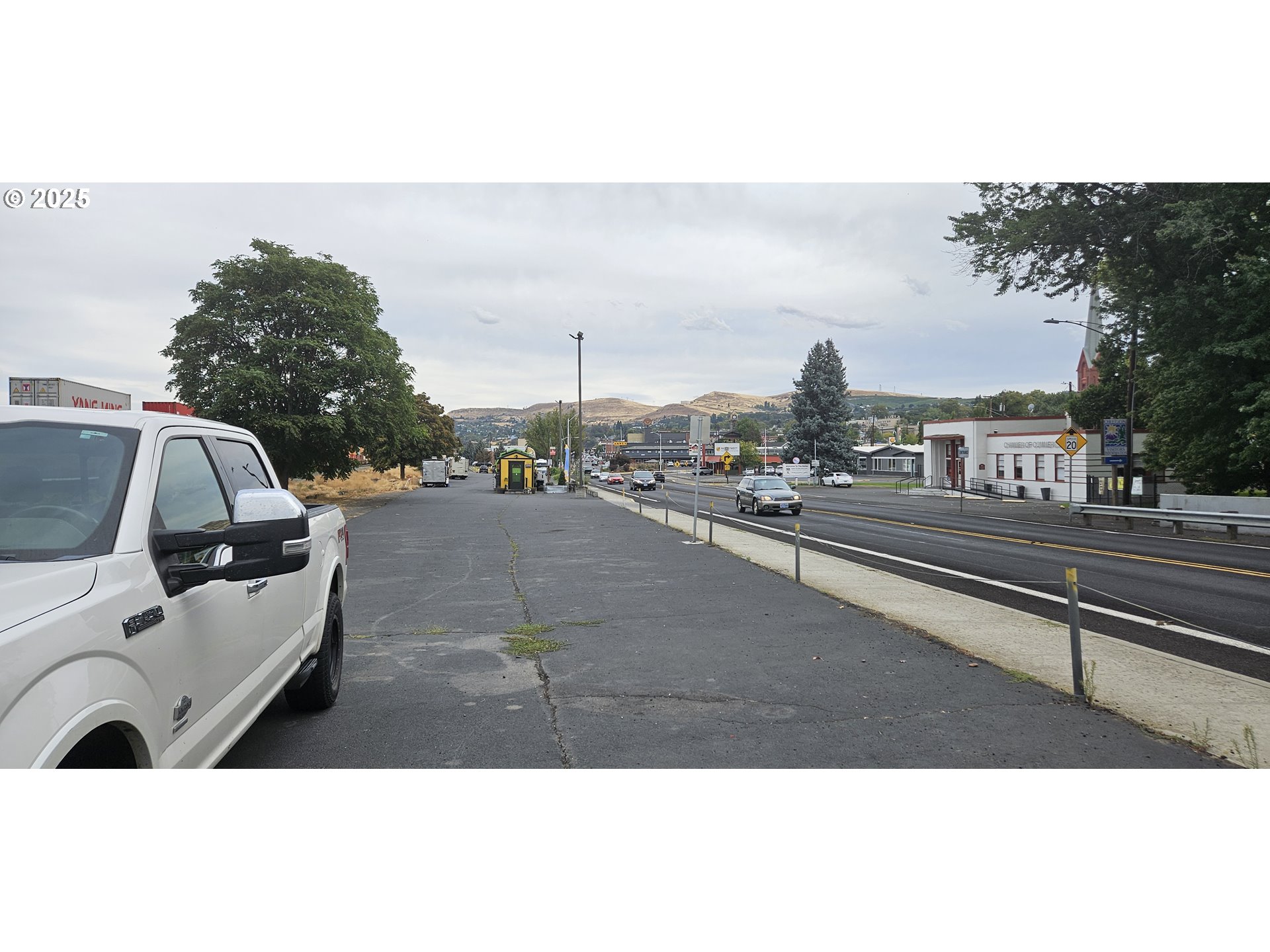 West 2nd Street The Dalles, OR 97058 - Photo 4 of 8 a view of city from balcony with seating space