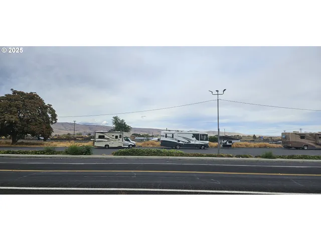 a picture of a city view