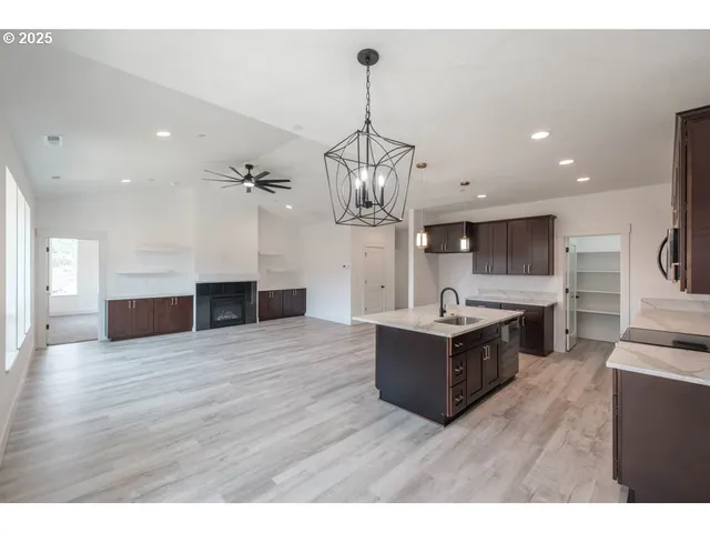 $820,000 | 774 Riley Drive Northeast, Silverton, OR 97381