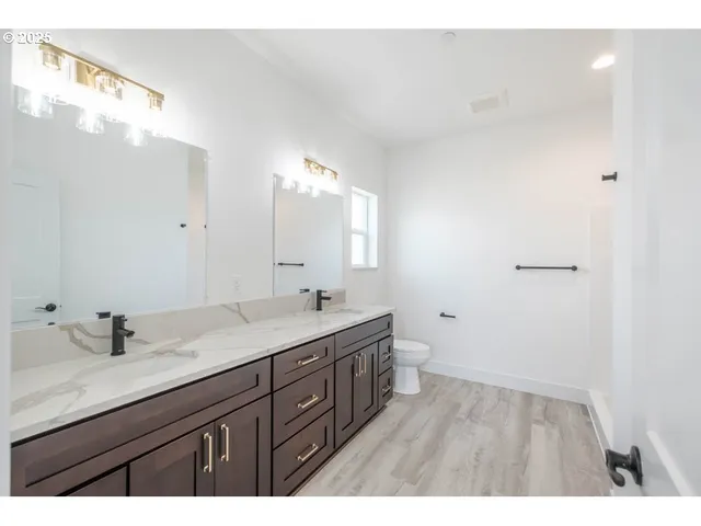 $820,000 | 774 Riley Drive Northeast, Silverton, OR 97381