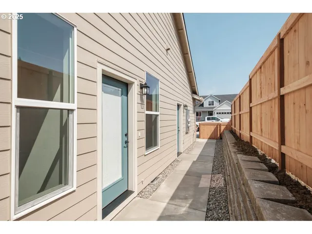 $820,000 | 774 Riley Drive Northeast, Silverton, OR 97381