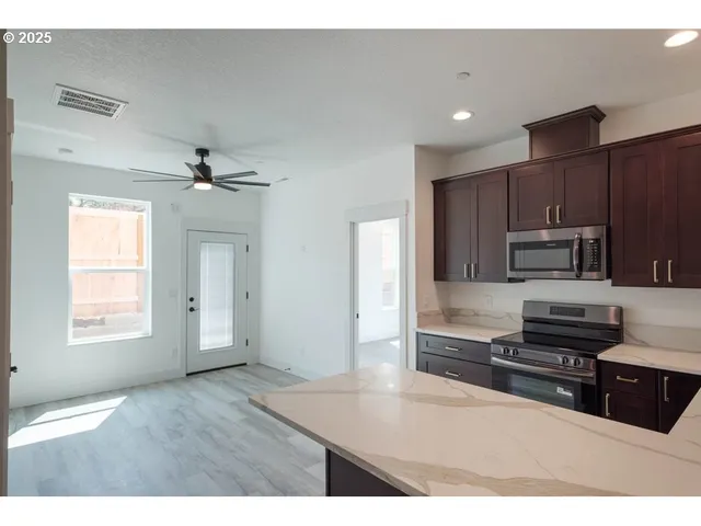 $820,000 | 774 Riley Drive Northeast, Silverton, OR 97381