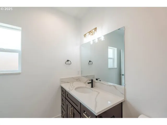 $820,000 | 774 Riley Drive Northeast, Silverton, OR 97381