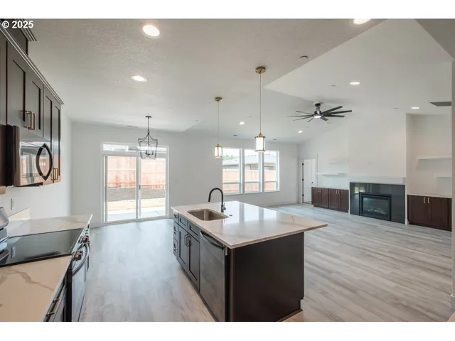 $820,000 | 774 Riley Drive Northeast, Silverton, OR 97381