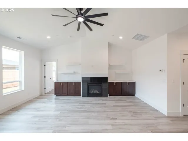 $820,000 | 774 Riley Drive Northeast, Silverton, OR 97381