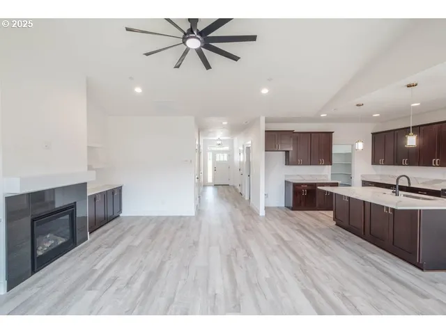 $820,000 | 774 Riley Drive Northeast, Silverton, OR 97381